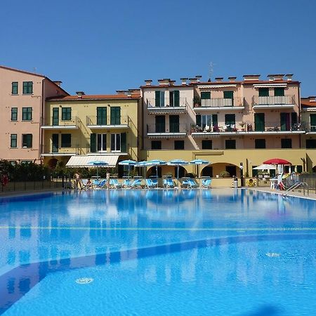 Appartamento Vista Mare Con Piscina Cala Di Sole Imperia Luaran gambar