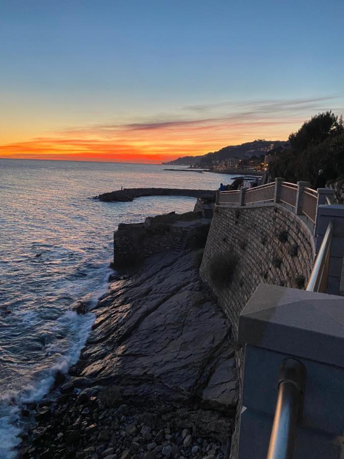 Appartamento Vista Mare Con Piscina Cala Di Sole Imperia Luaran gambar