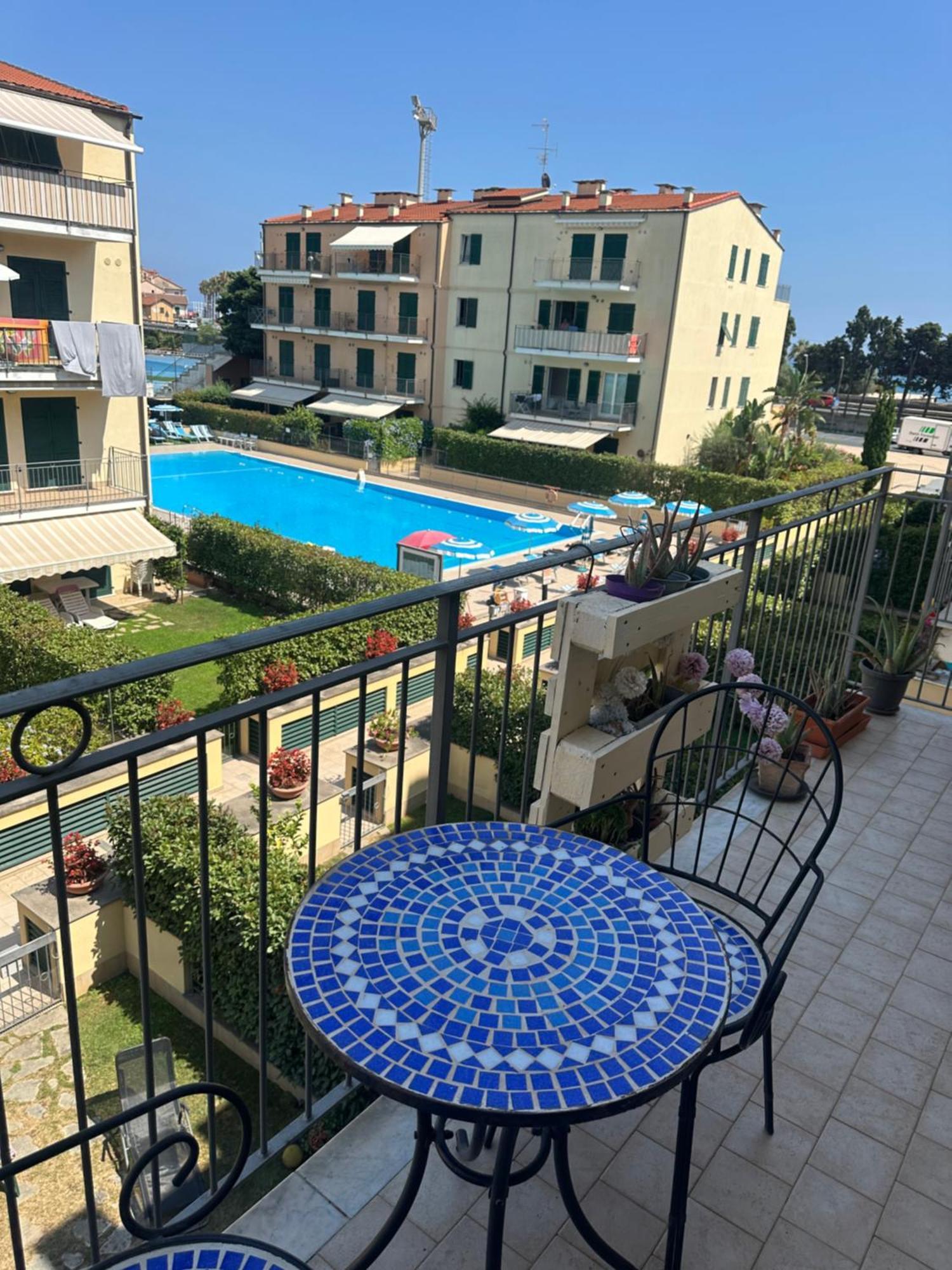 Appartamento Vista Mare Con Piscina Cala Di Sole Imperia Luaran gambar