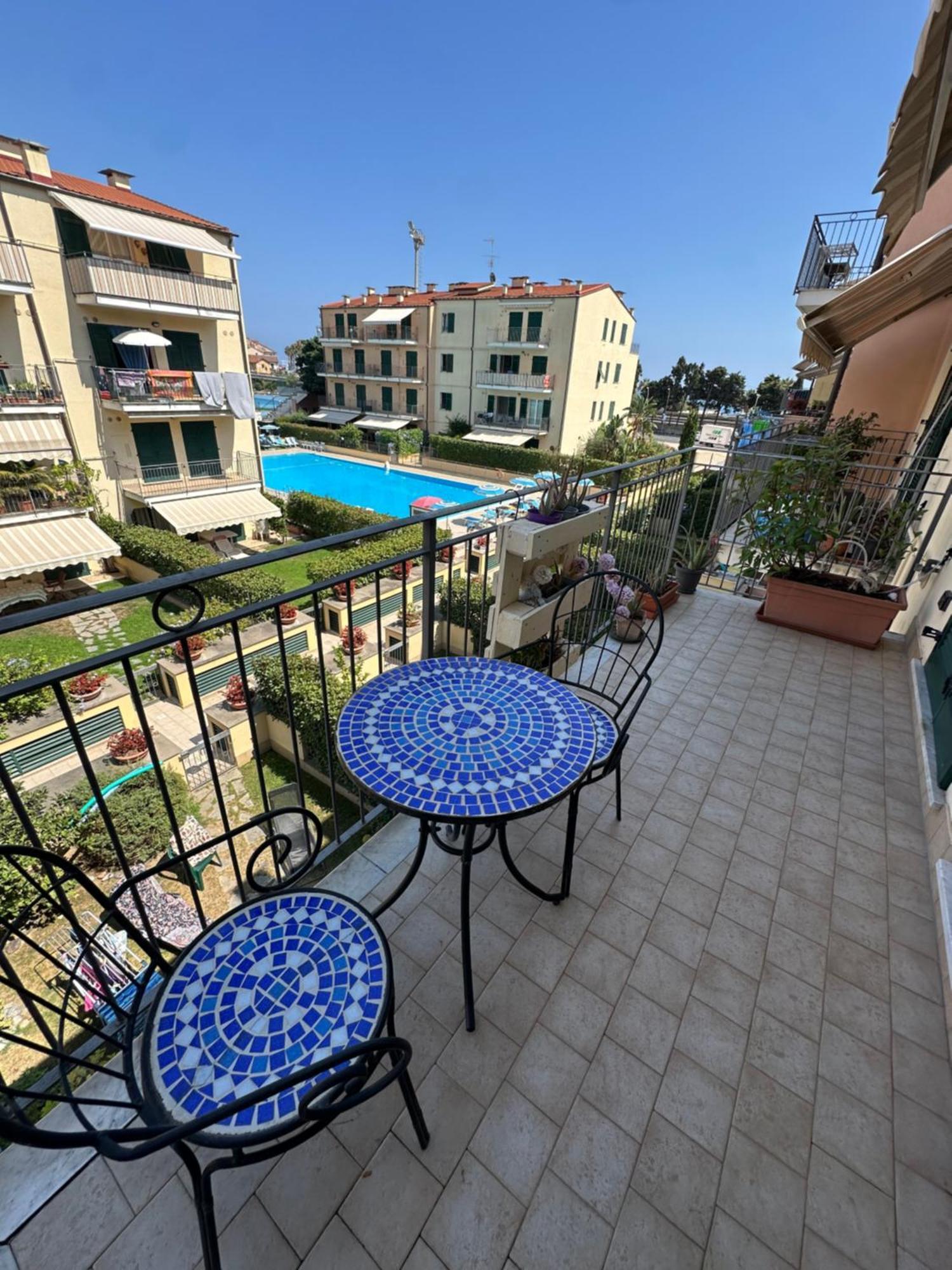 Appartamento Vista Mare Con Piscina Cala Di Sole Imperia Luaran gambar