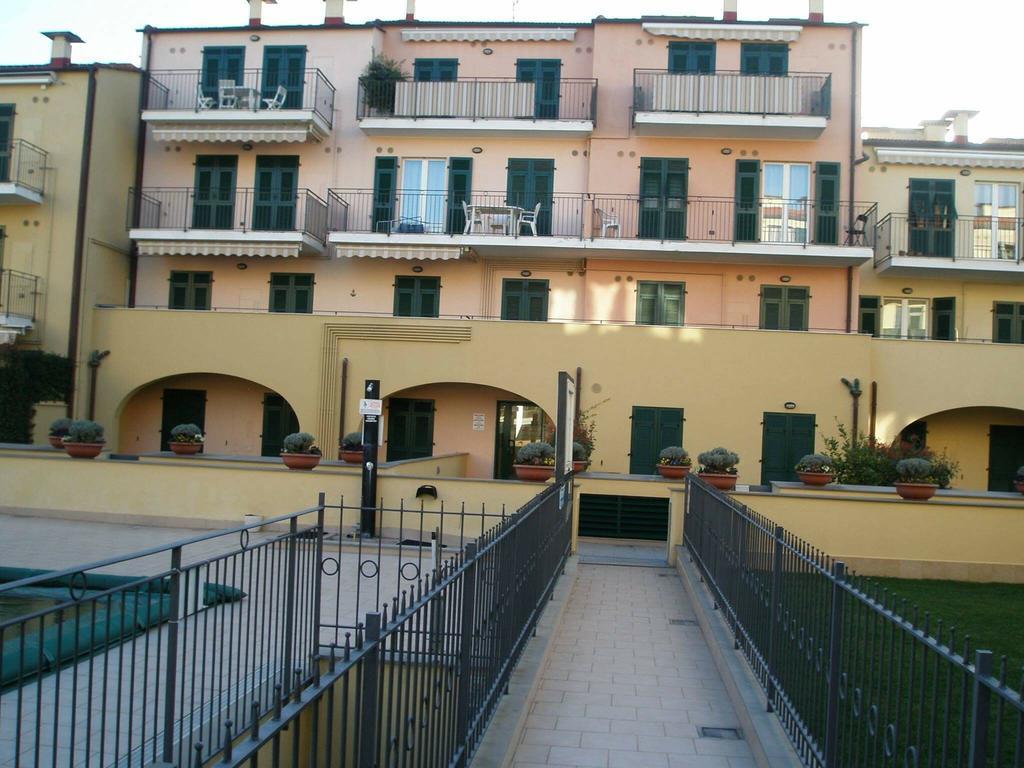Appartamento Vista Mare Con Piscina Cala Di Sole Imperia Luaran gambar