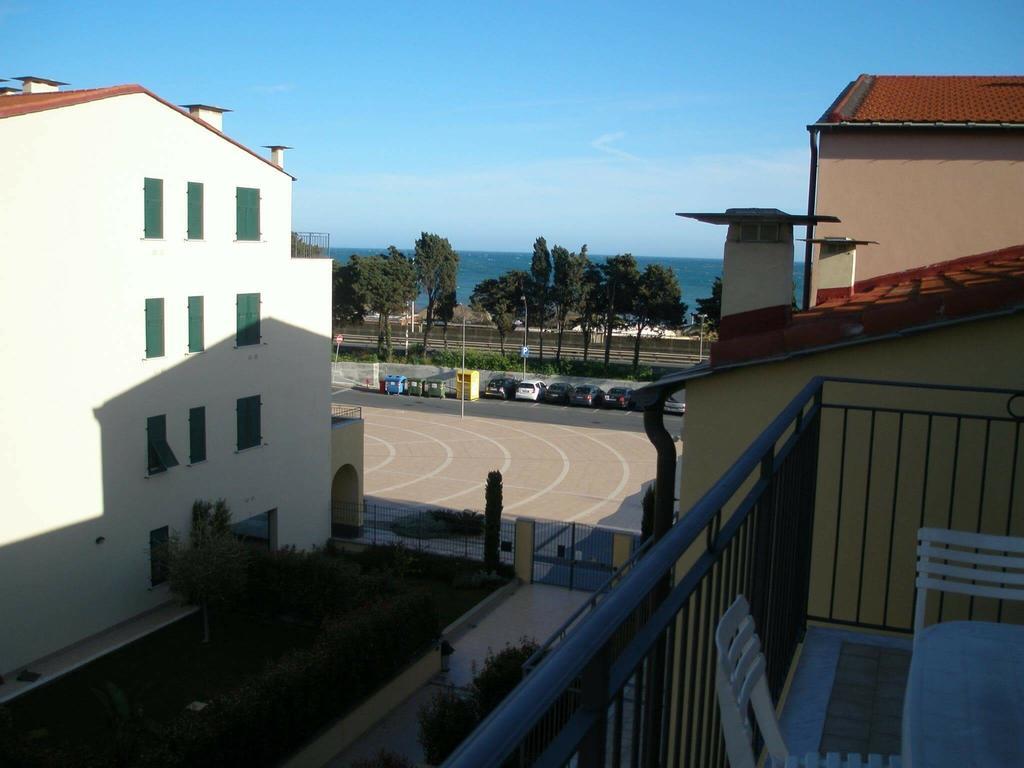 Appartamento Vista Mare Con Piscina Cala Di Sole Imperia Luaran gambar